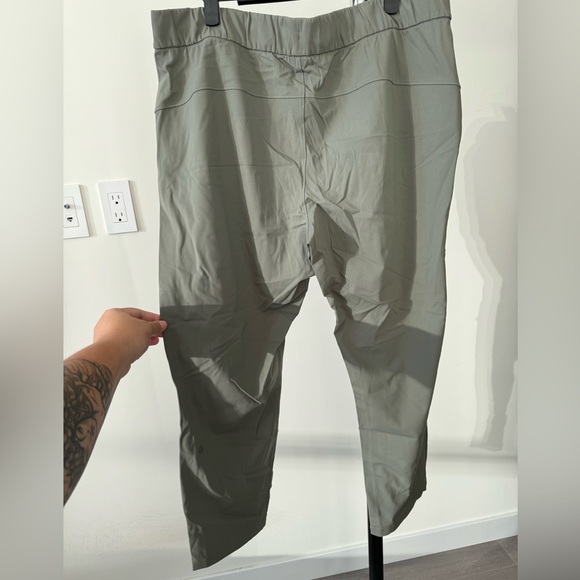 Lululemon On The Fly Pant  (27” inseam), Size 14, 4-Way Stretch Luxstreme - Picture 2 of 5